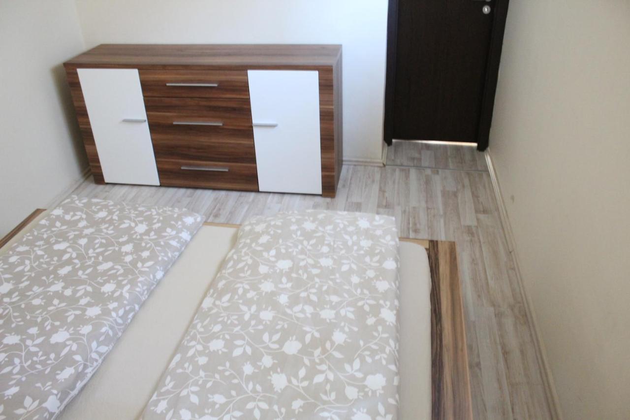 דירות שיופוק Medlin Apartman מראה חיצוני תמונה