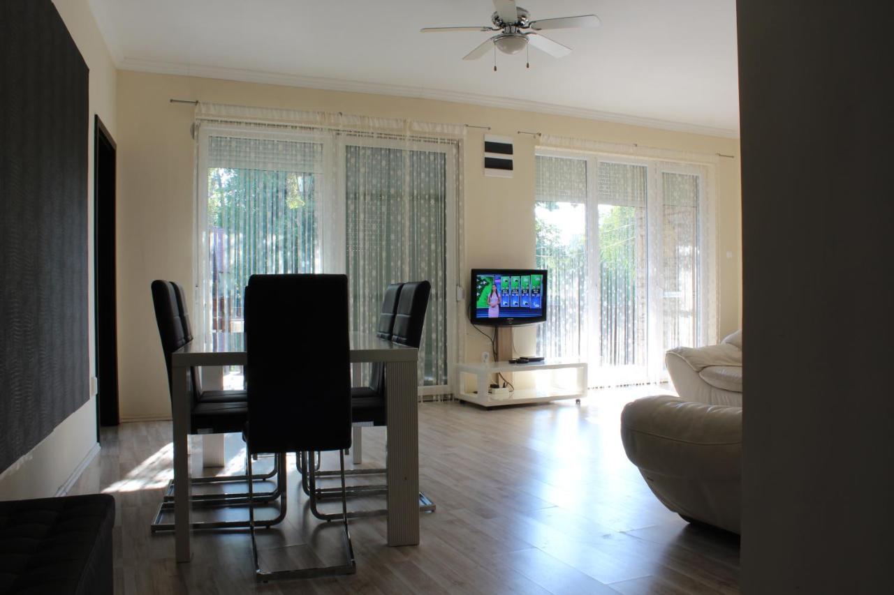 דירות שיופוק Medlin Apartman מראה חיצוני תמונה
