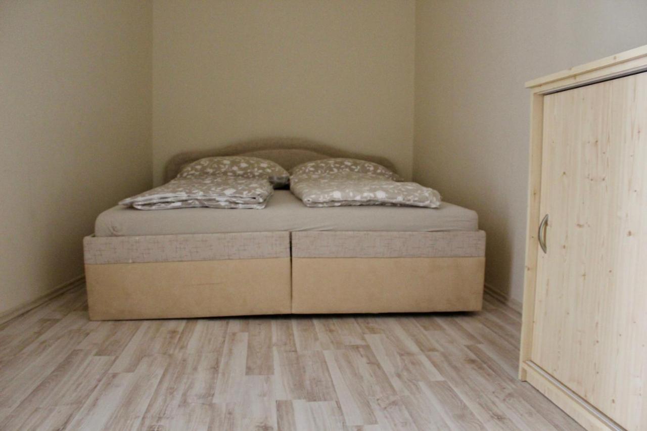 דירות שיופוק Medlin Apartman מראה חיצוני תמונה