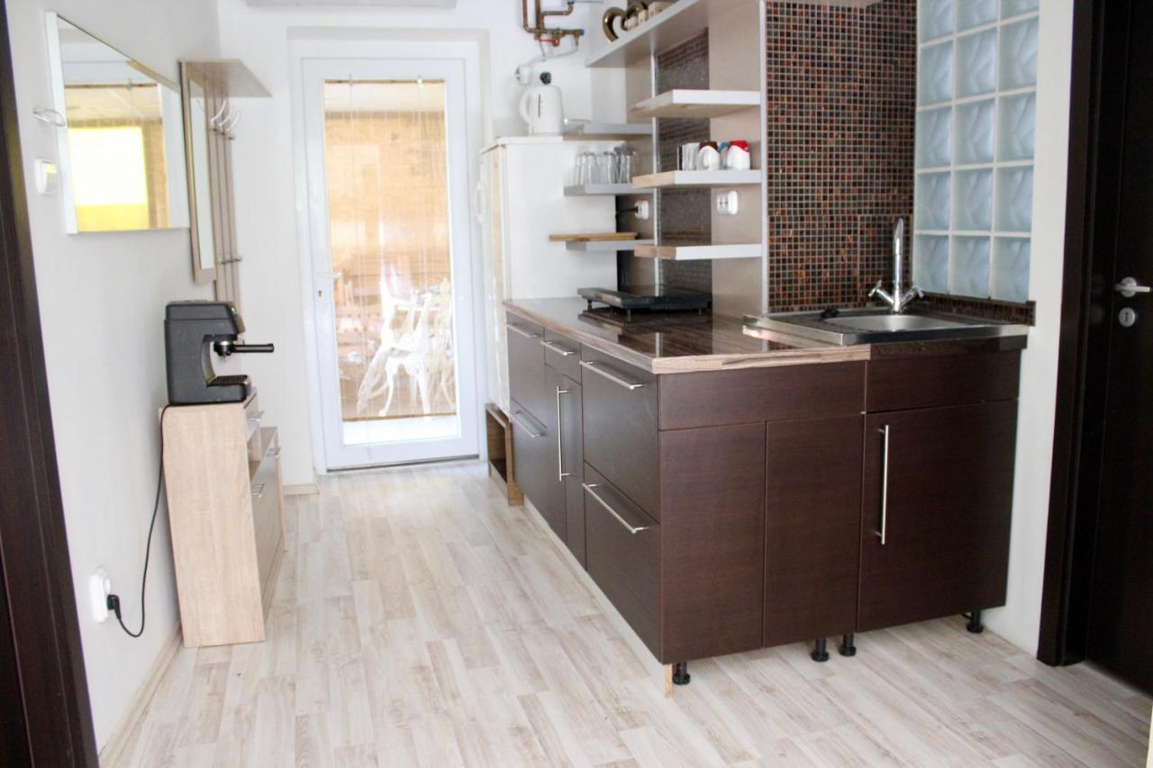 דירות שיופוק Medlin Apartman מראה חיצוני תמונה